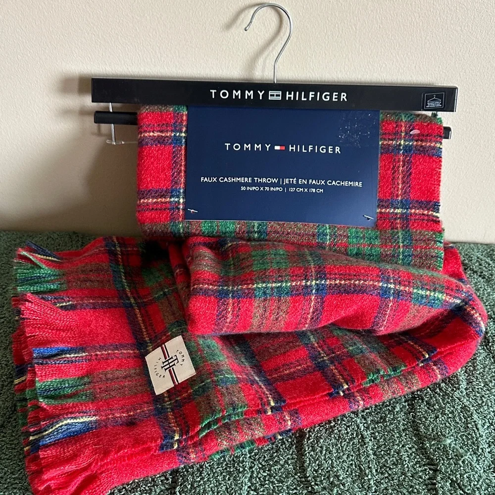 Tommy Hilfiger Holiday Red Tartan Plaid Throw Faux Cashmere So Soft! NEW!